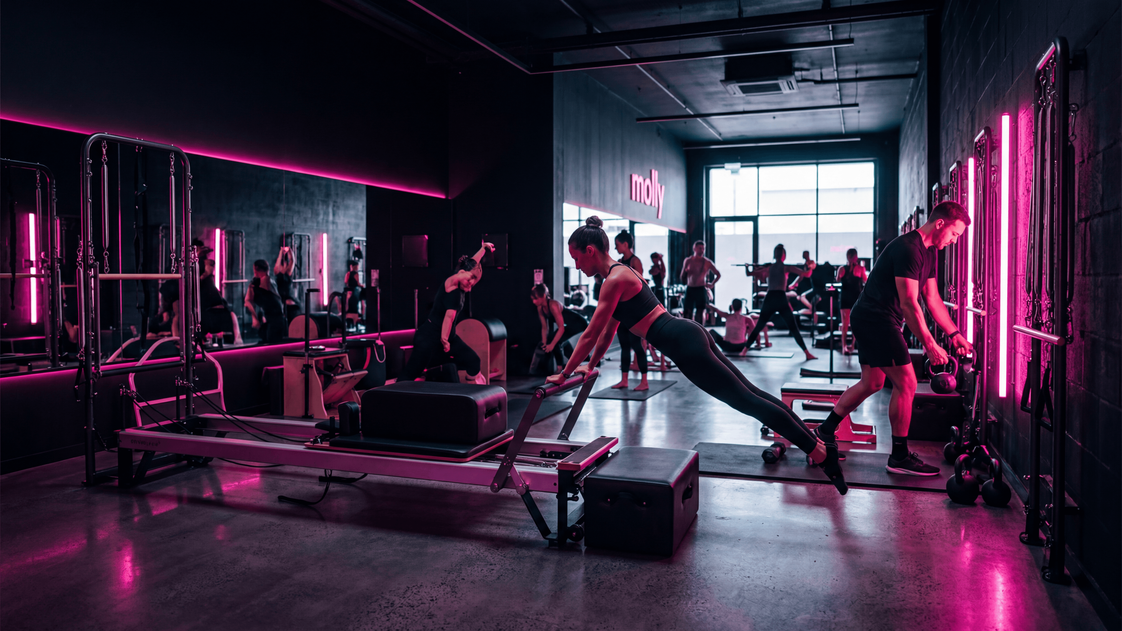 אימון פילאטיס מכשירים בסטודיו molly - חוויית אימון יוקרתית